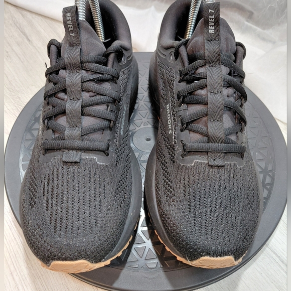 NEW Brooks Womens Revel 7  Black Running Shoes Gum Sole SIZE 8B - Picture 3 of 10